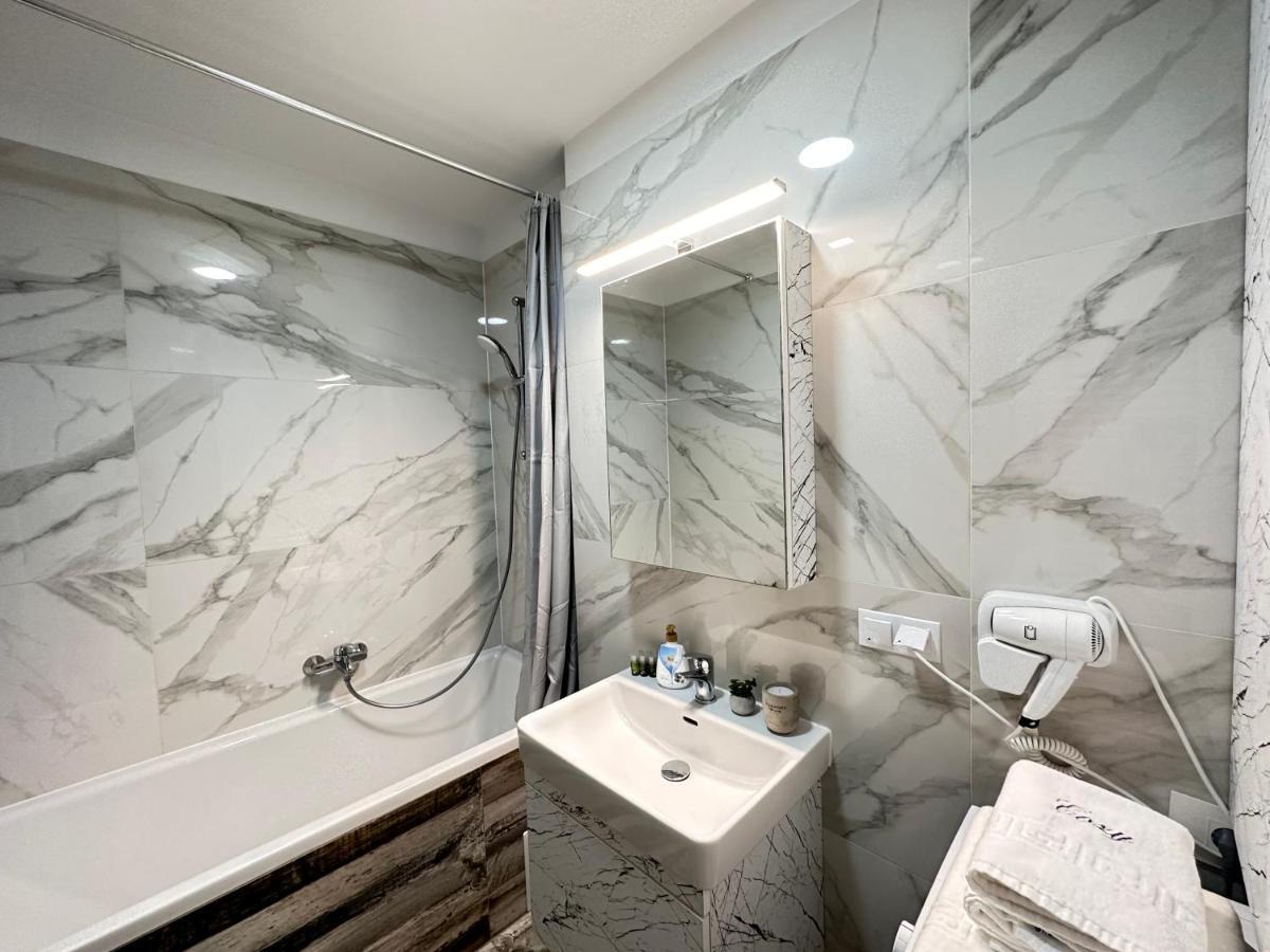 Deluxe Cozy Apartments - Coresi Mall #Brasov Bagian luar foto