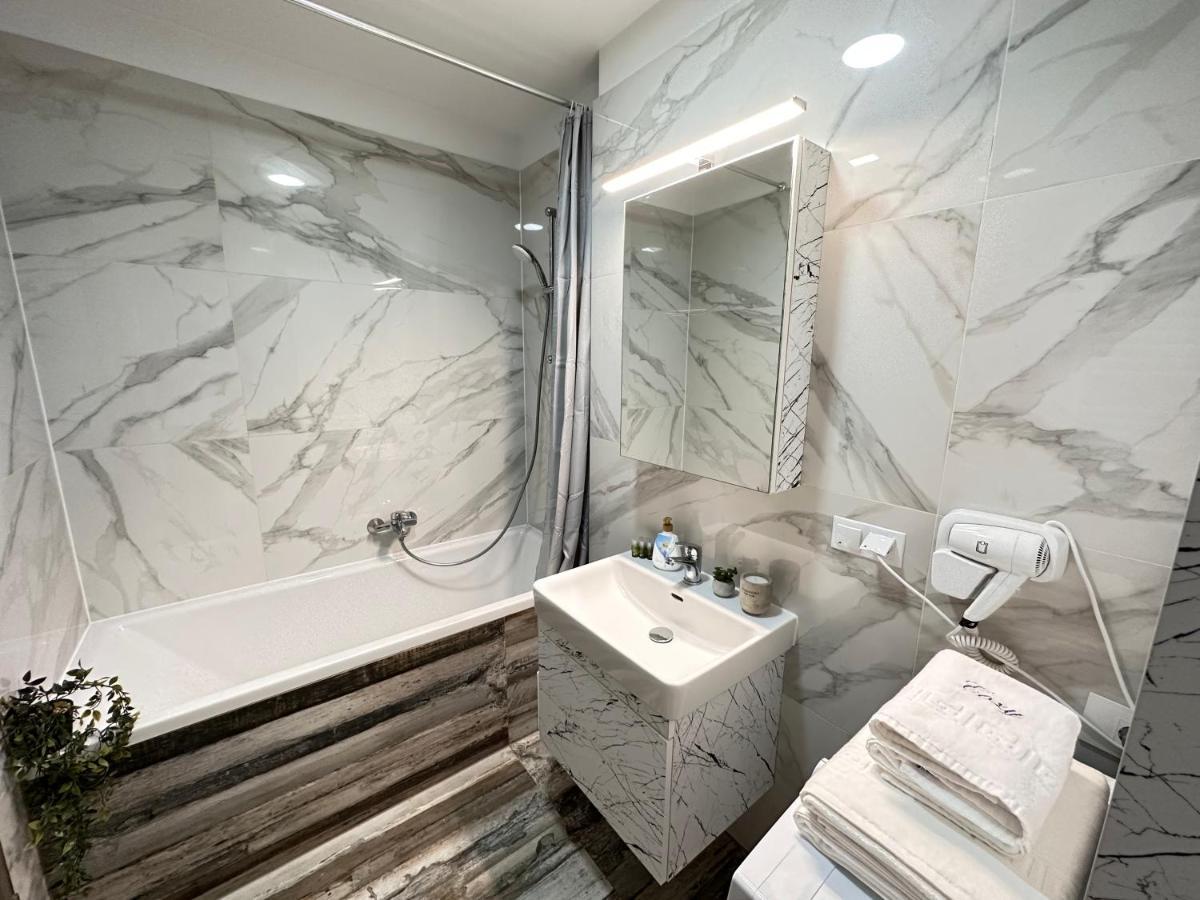 Deluxe Cozy Apartments - Coresi Mall #Brasov Bagian luar foto