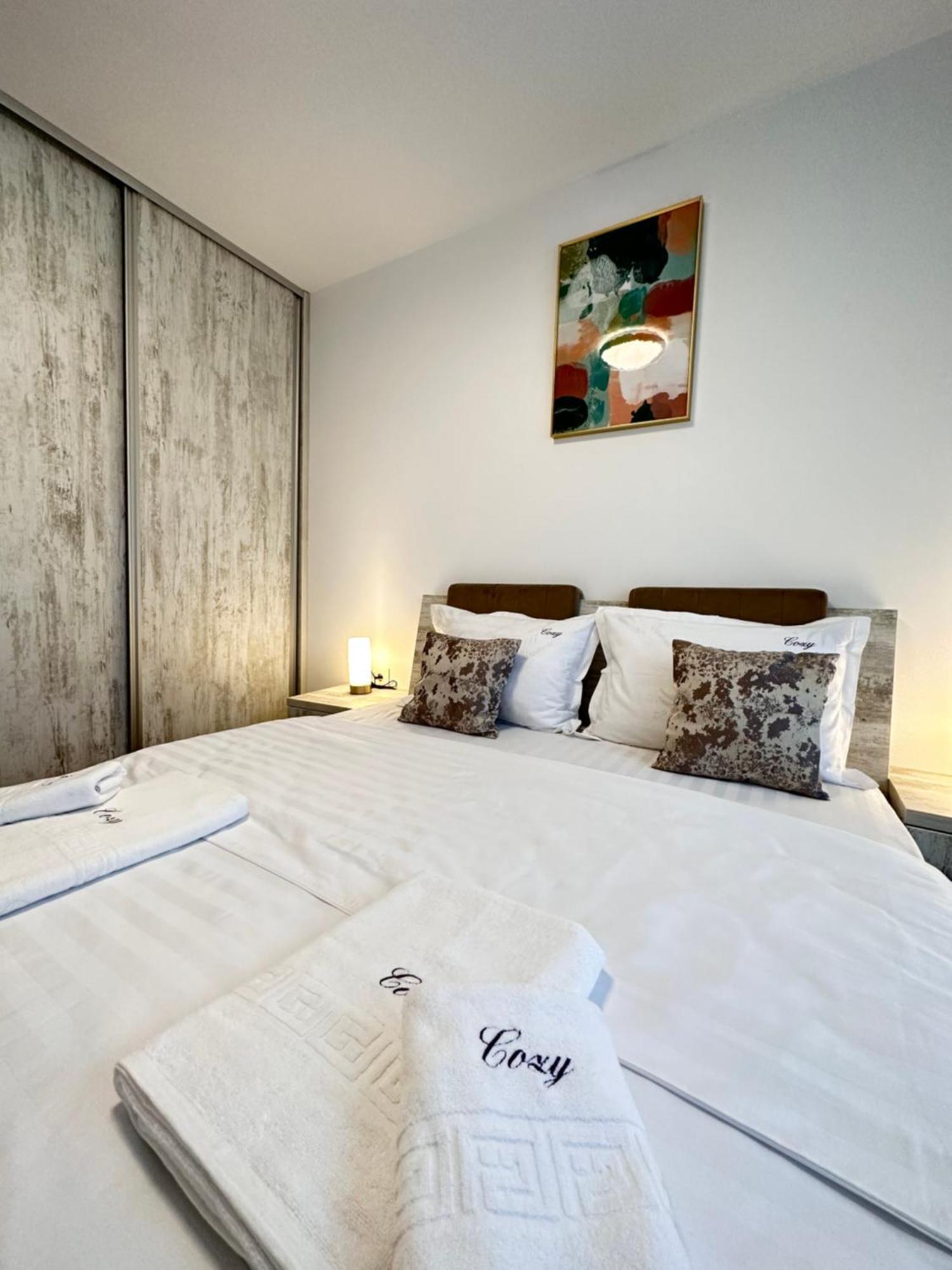 Deluxe Cozy Apartments - Coresi Mall #Brasov Bagian luar foto