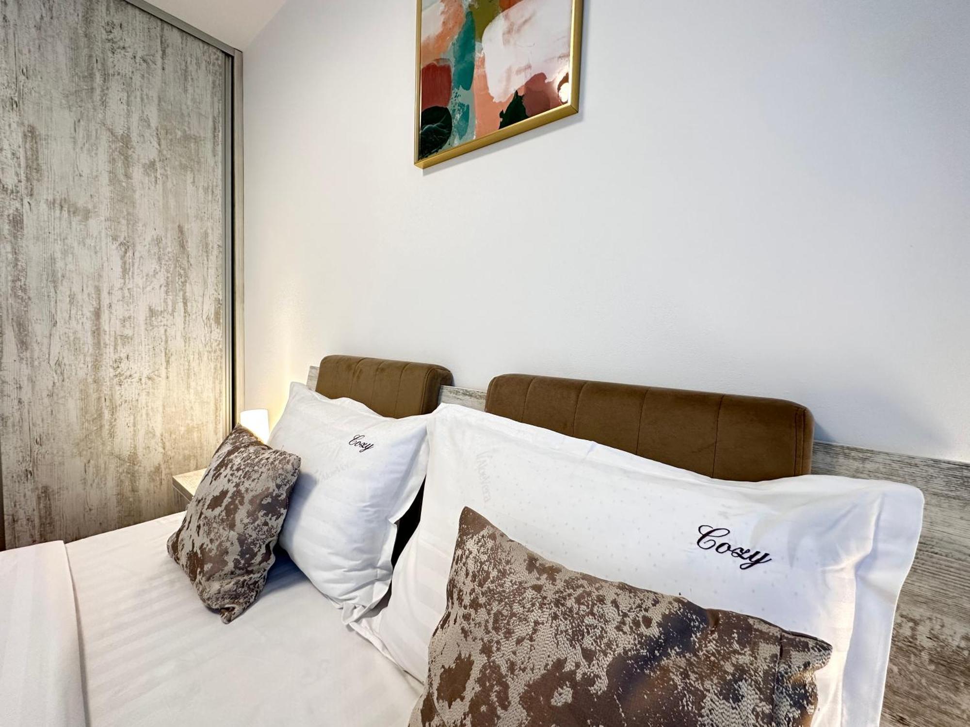 Deluxe Cozy Apartments - Coresi Mall #Brasov Bagian luar foto